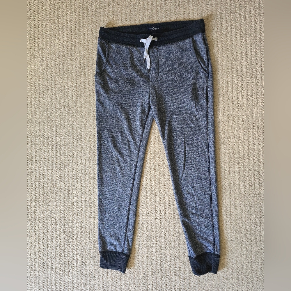 American Eagle Men's size small Jogging pants